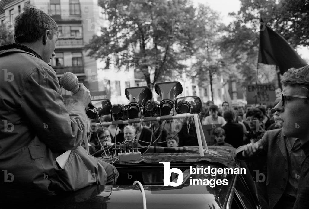 Demonstration against emergency laws in Hamburg (b/w photo)