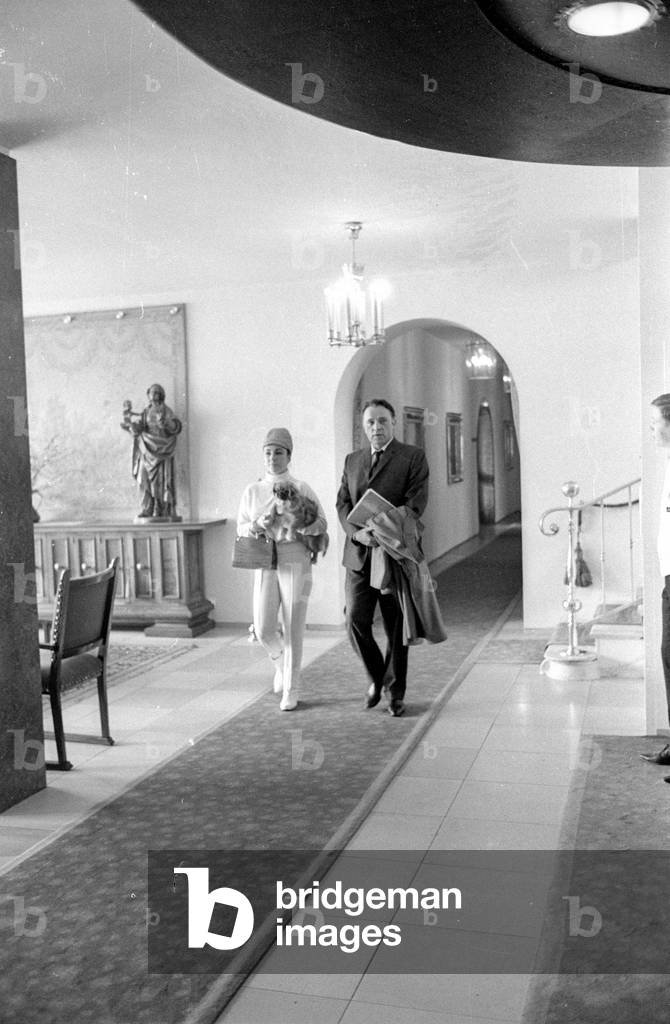 Elizabeth Taylor and Richard Burton, 1965 (b/w photo)