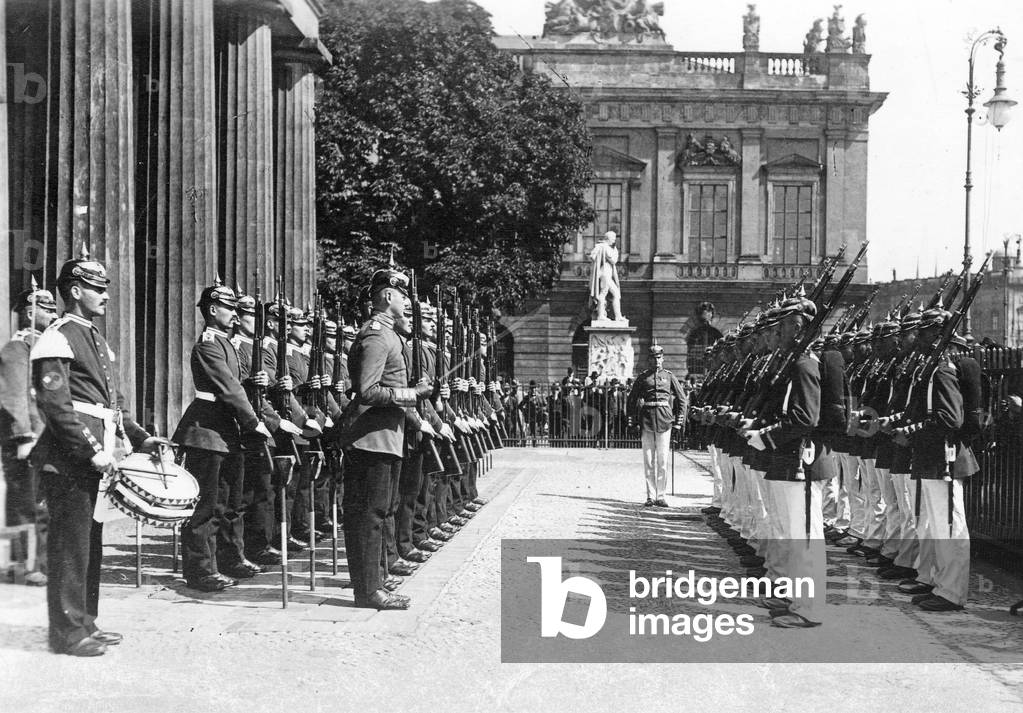 Changing of the guard in front of the Neue Wache in Berlin, 1914 (b/w photo)