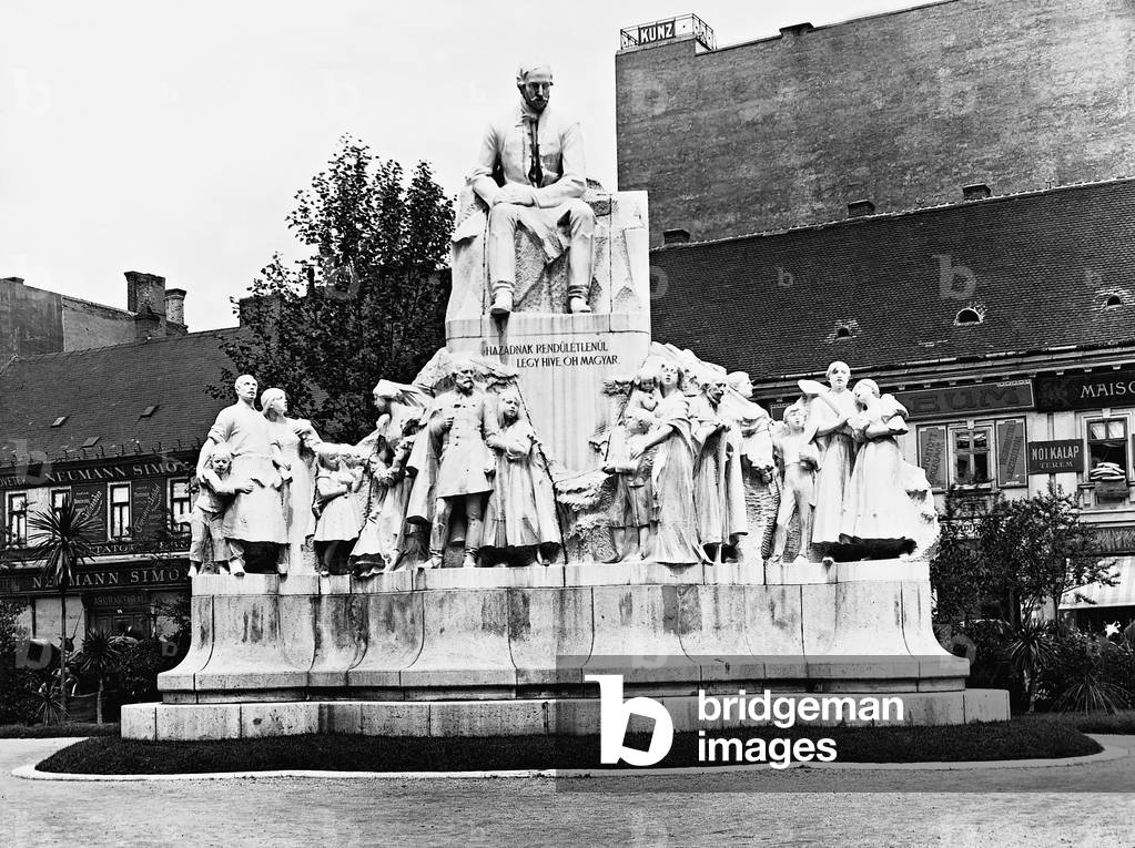 Monument for Voeroesmarty, 1930 (b/w photo)