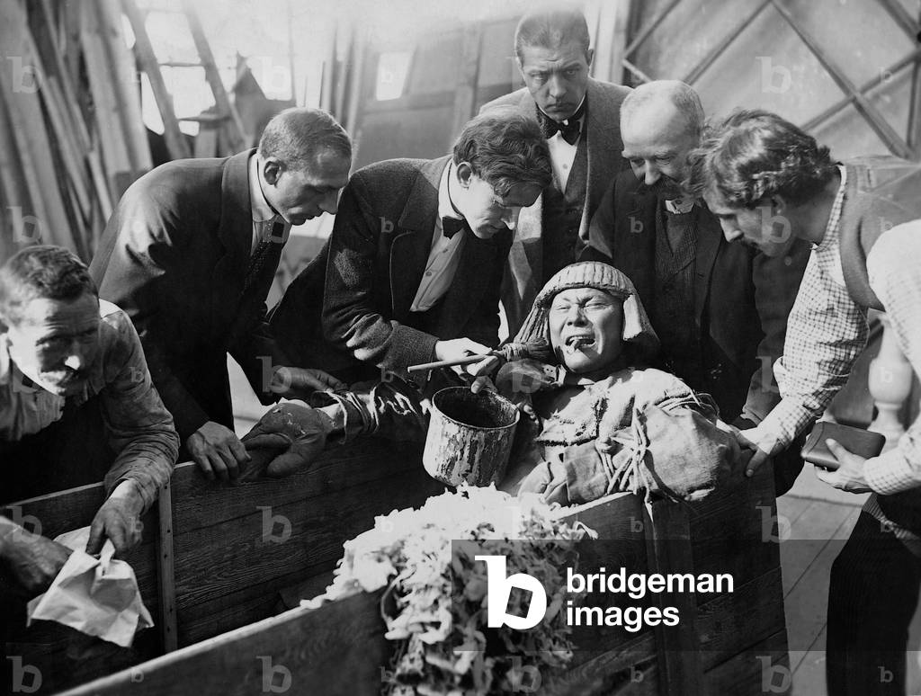 Paul Wegener as Golem during production of 'Der Golem' (The Golem), directed by Henrik Galeen/Paul Wegener, 1915. (b/w photo)