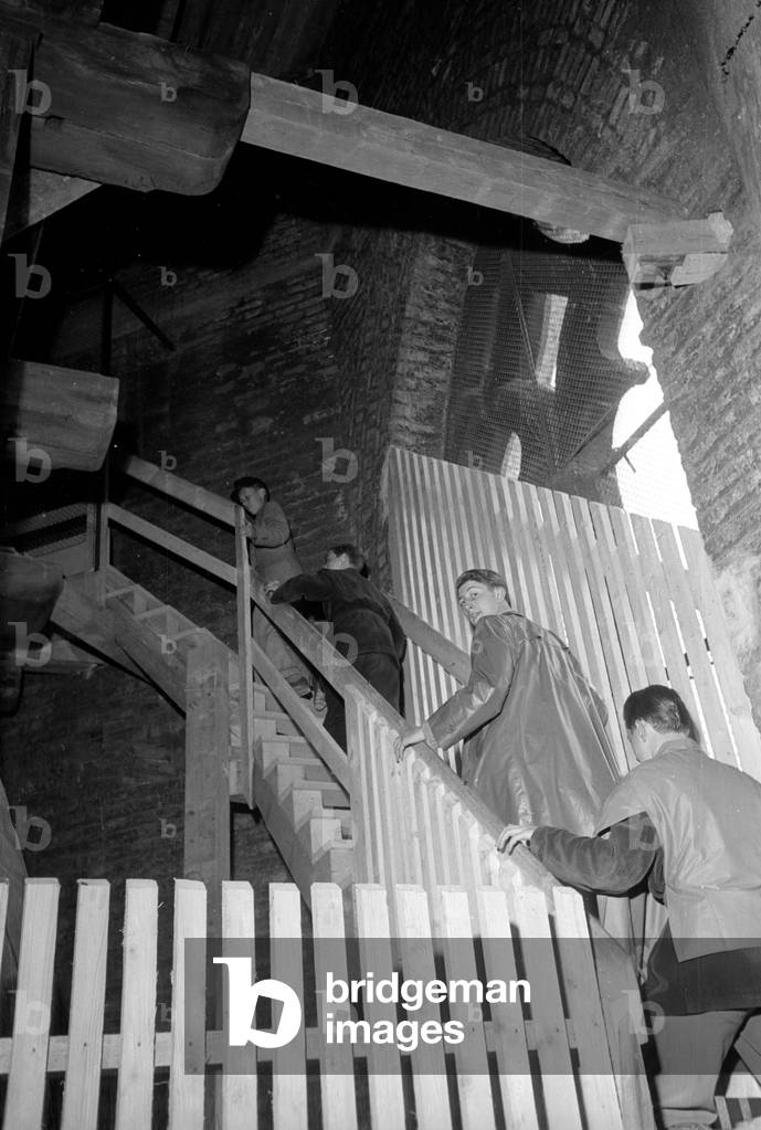 Tourists in the south tower of the Munich Frauenkirche, 1954 (b/w photo)