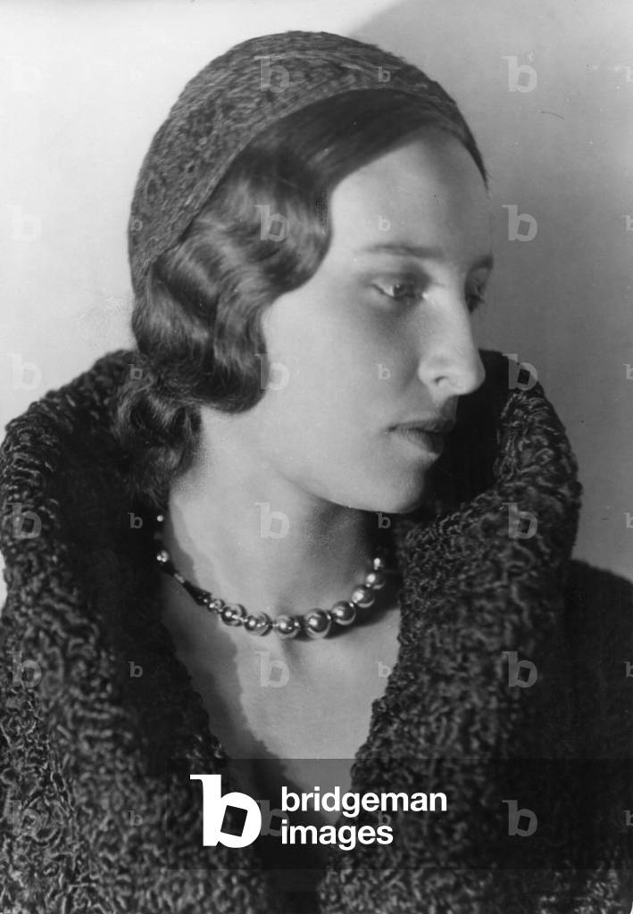 Portrait of a woman, 1935 (b/w photo)