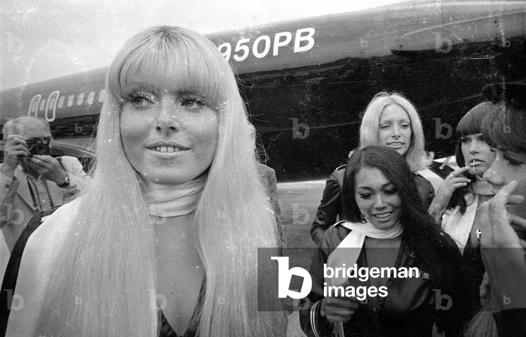 Playboy bunnies before Hugh Hefner's private jet at the Munich-Riem airport, 1970 (b/w photo)