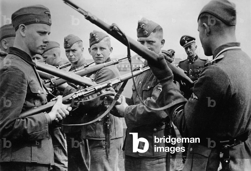 Flemish volunteers during training, 1942 (b/w photo)