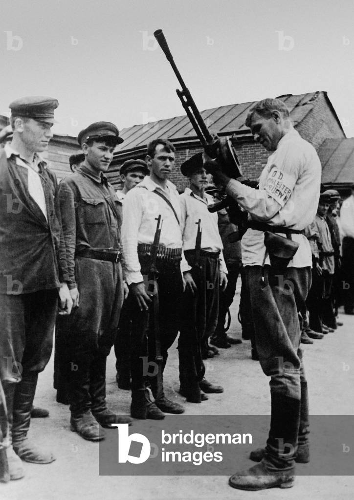 Indigenous self-protection on the Eastern Front, 1942 (b/w photo)
