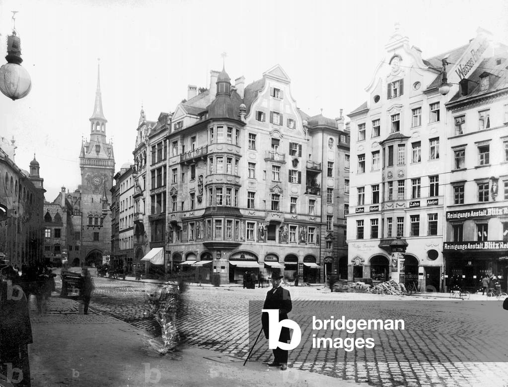 Tal and the Old Town Hall in Munich (b/w photo)