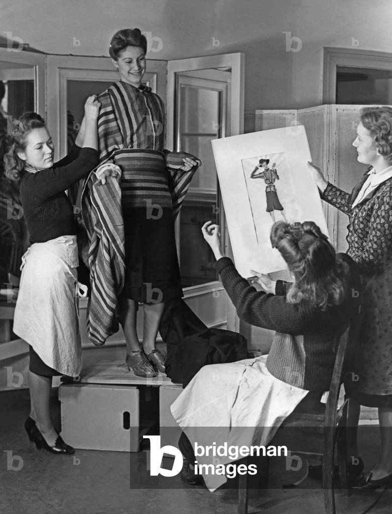 Women's fashion, 1941 (b/w photo)