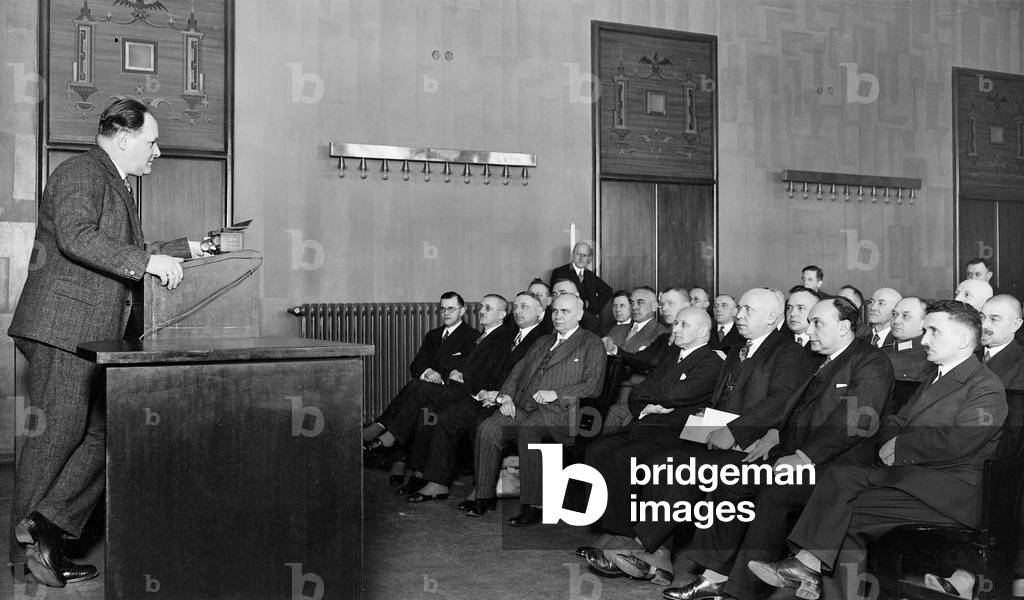 Lecture in the police academy in Berlin, 1931 (b/w photo)