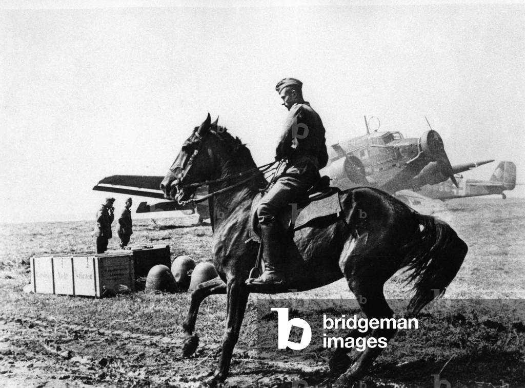 German mounted messenger on the Eastern front, 1941 (b/w photo)