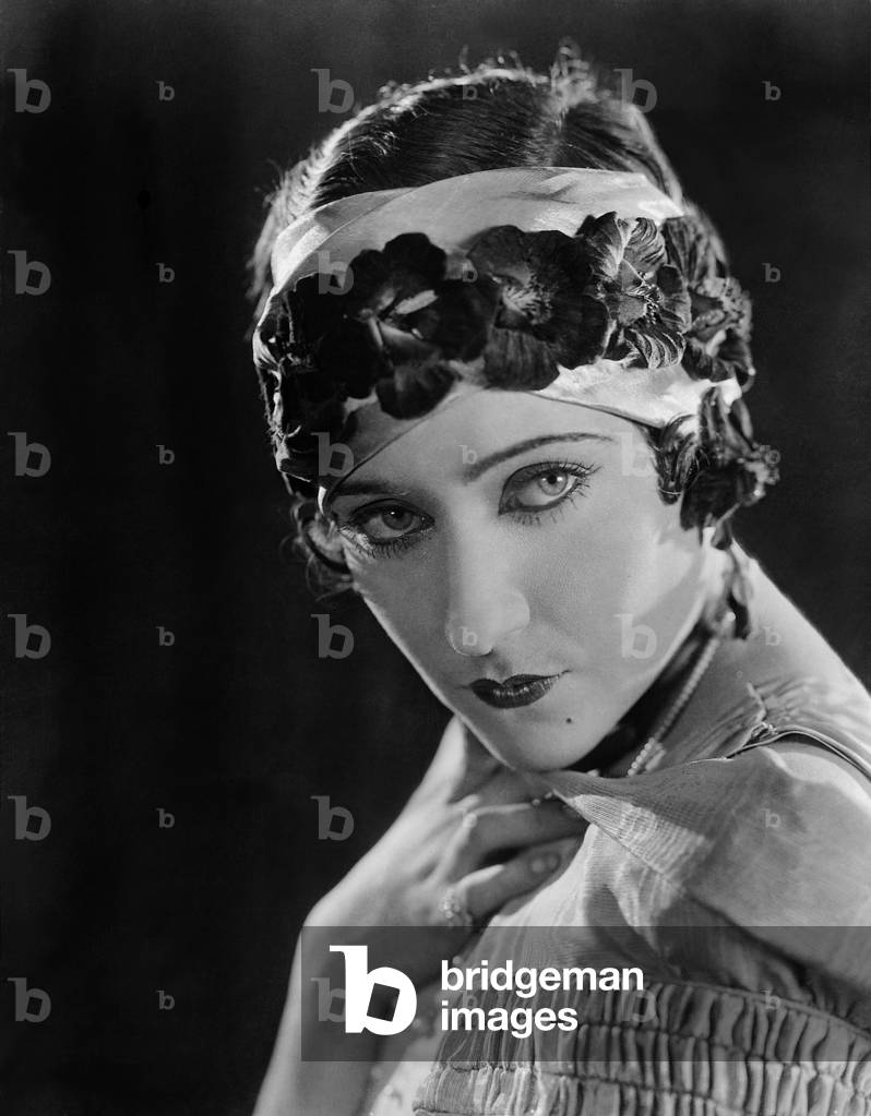 Gloria Swanson, 1925 (b/w photo)
