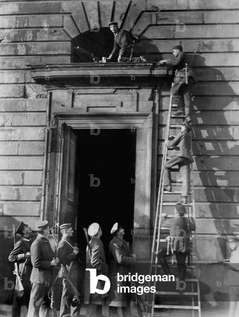 Occupation of the Berlin Palace, 1918 (b/w photo)