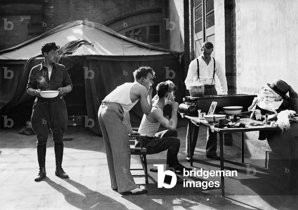 Car tour of American students through Europe, 1933 (b/w photo)