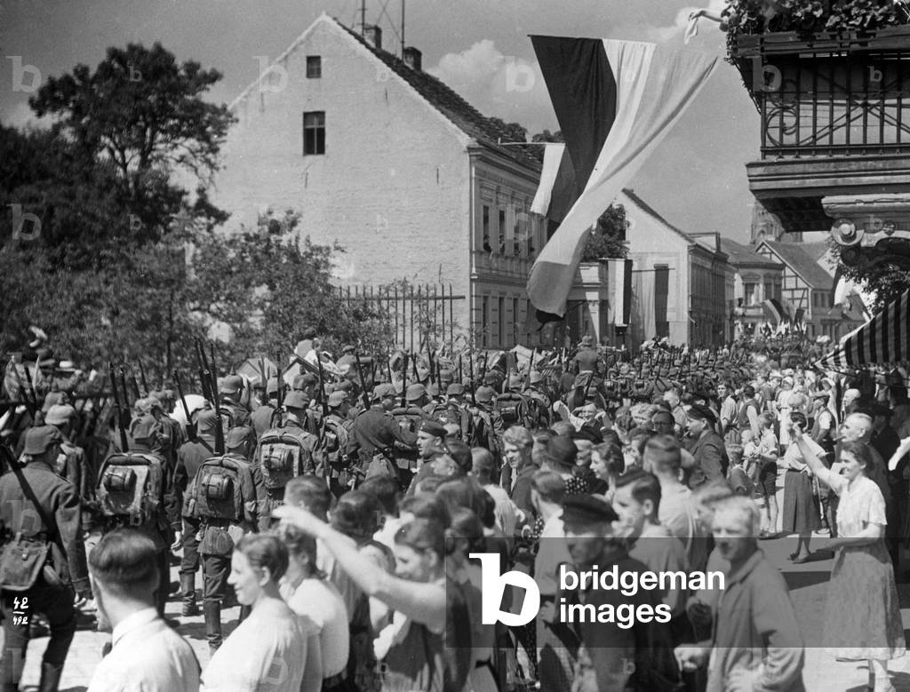 German troops march into an East Prussian village, 1914 (b/w photo)