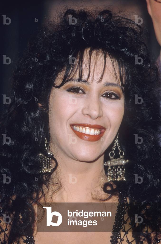 Portrait of Israeli singer Ofra Haza, 1995 (photo)