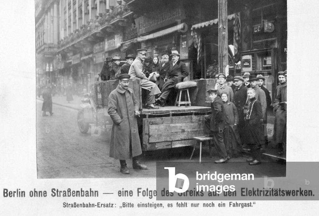 Tramway replacement during the electricity strike in Berlin, 1919