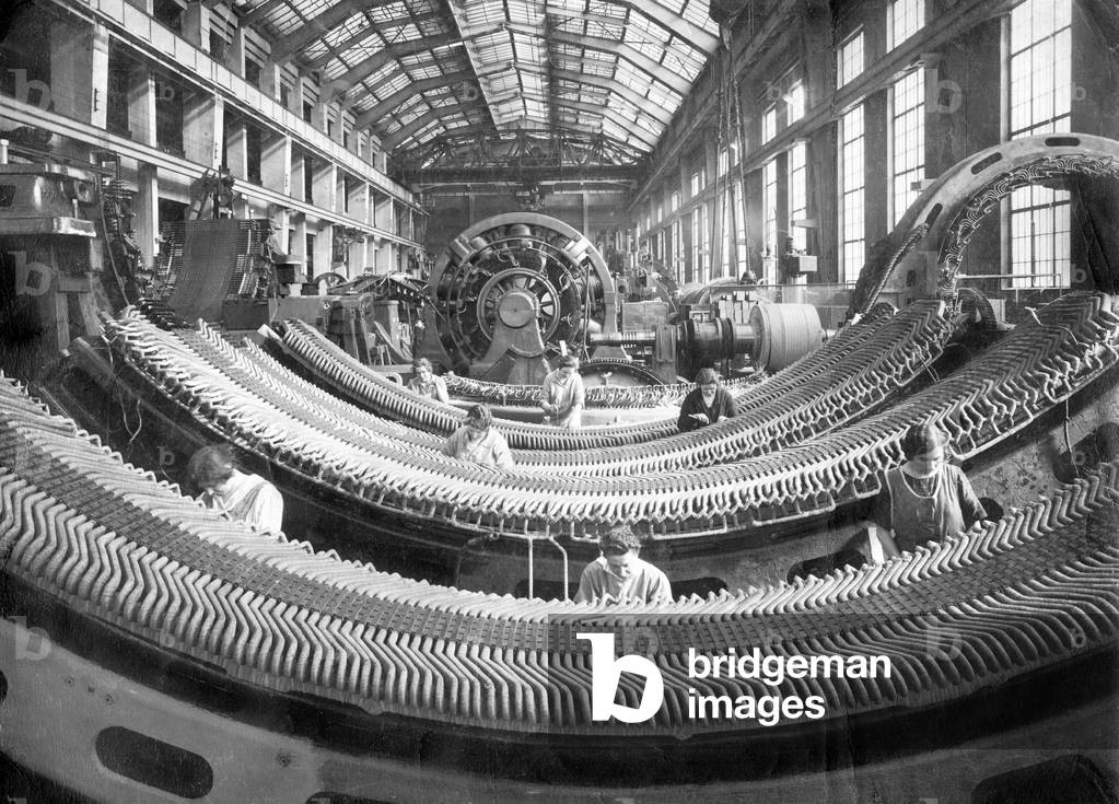 Factory hall of the Siemens-Schuckert works in Berlin, 1929 (b/w photo)