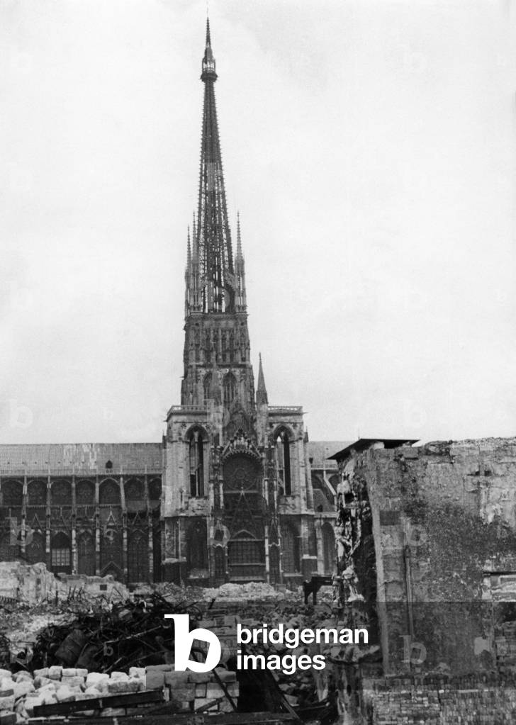 Rouen in France, 1941 (b/w photo)
