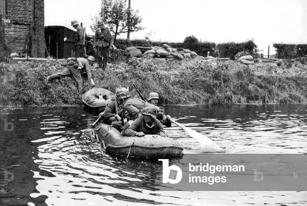 German pioneers at a river crossing (b/w photo)
