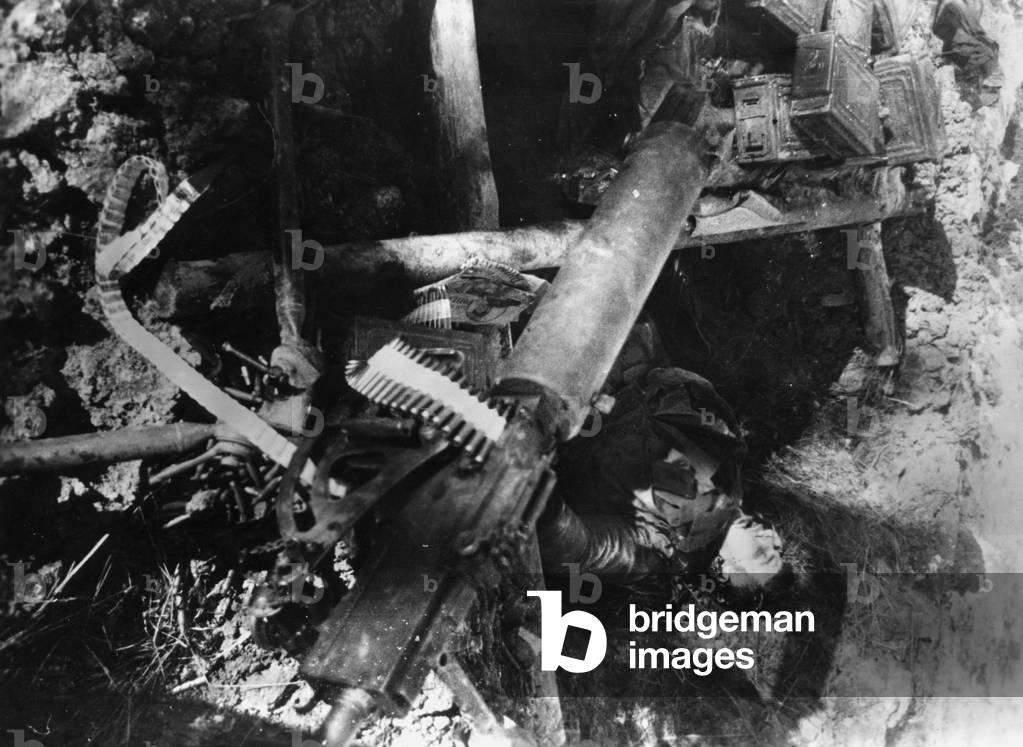 Dead American machine gunner in Belgium, 1945 (b/w photo)