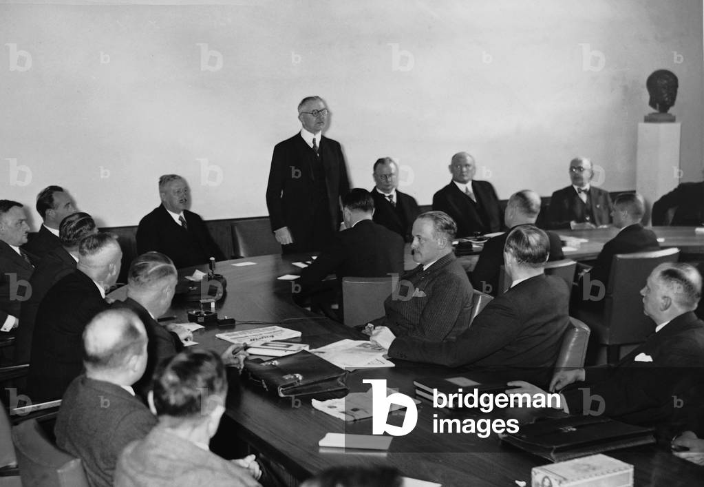 Hjalmar Schacht at the annual meeting of Savings Banks and Giro Association, 1935 (b/w photo)