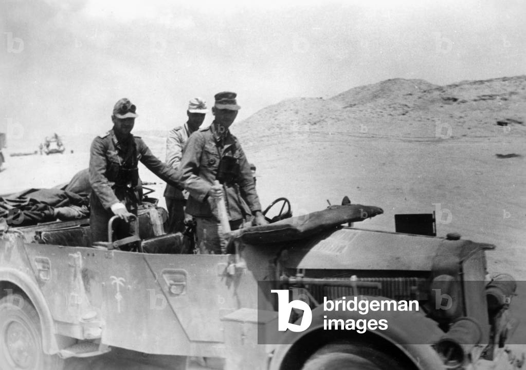 German soldiers engaged in military action on the Egyptian border near El Alamein, 1942 (b/w photo)