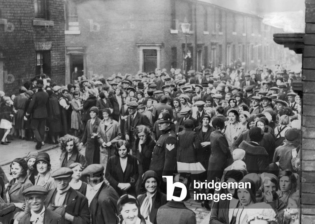 Textile workers strike in Blackburn, England, 1932 (b/w photo)