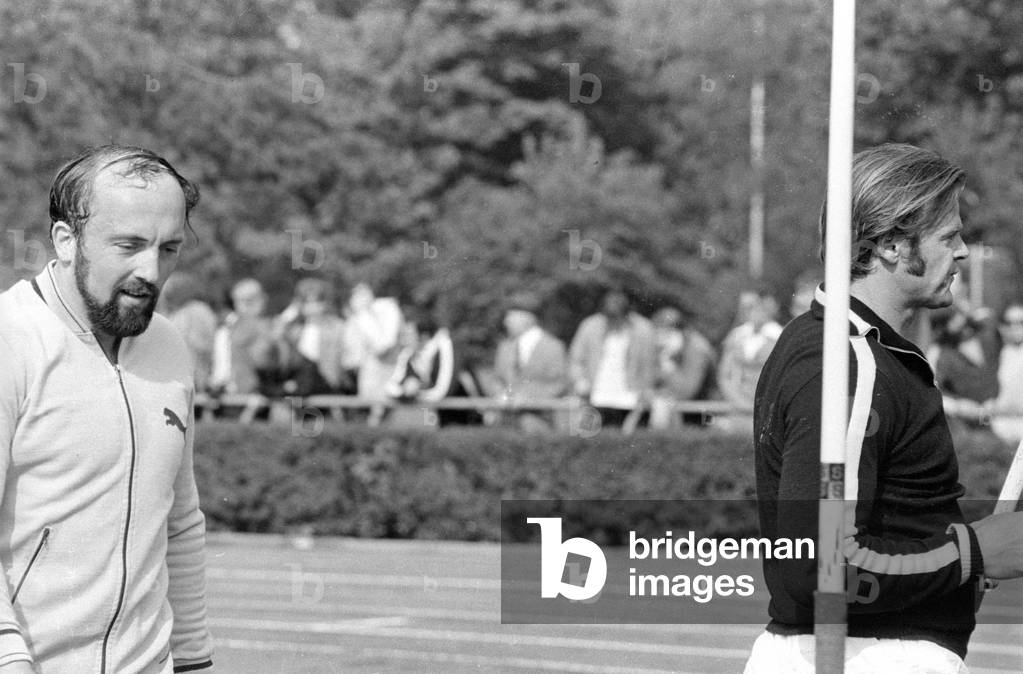 Klaus Wolfermann and Janis Lusis at the Mai-Sportfest in Burgkirchen, 1974 (b/w photo)