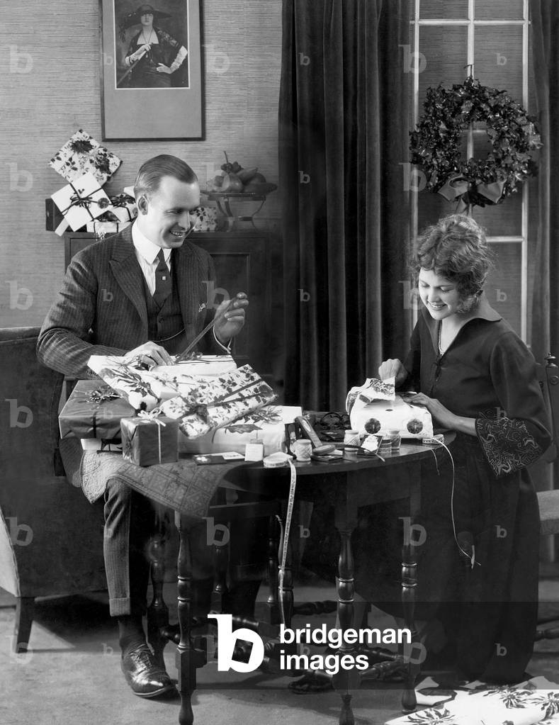 Wrapping Christmas presents, 1926 (b/w photo)