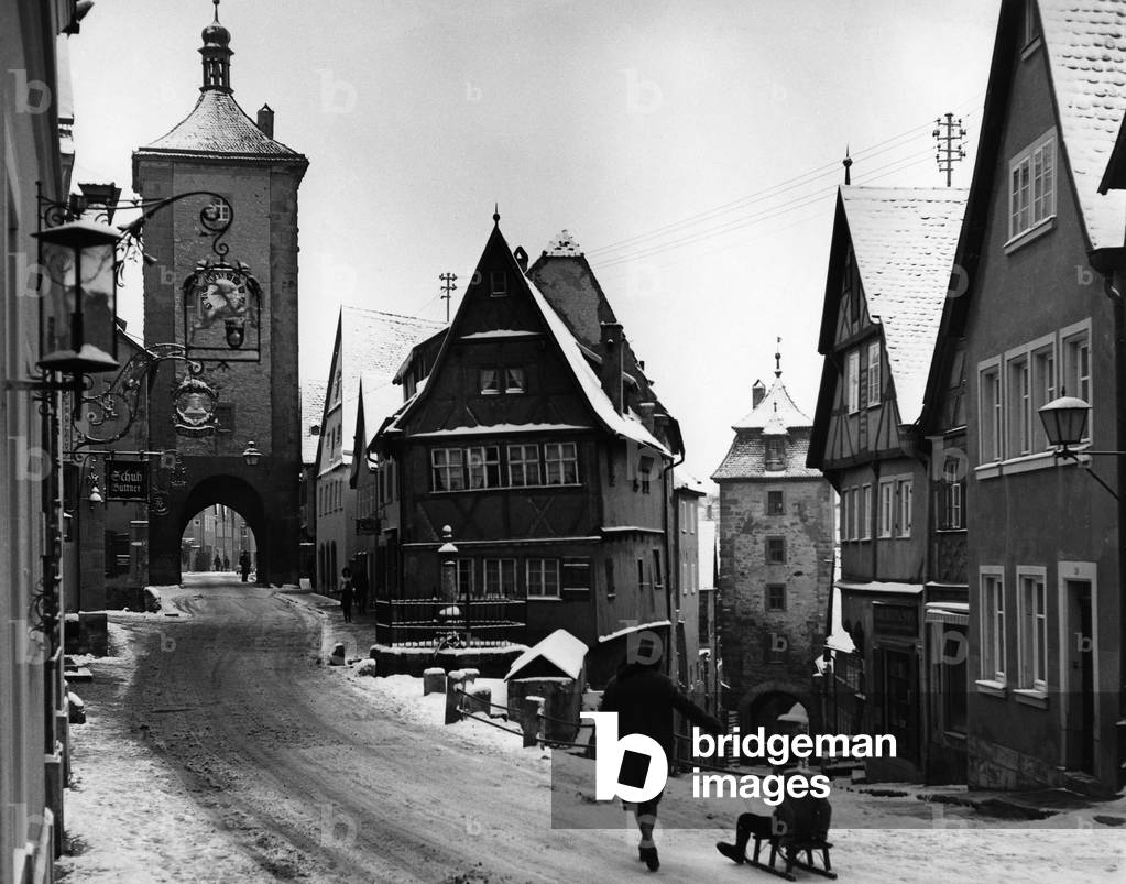 Street and gate in Rothenburg ob der Tauber (b/w photo)