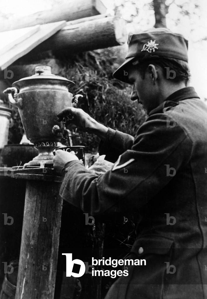 Mountain troops in Cholm, 1942 (b/w photo)