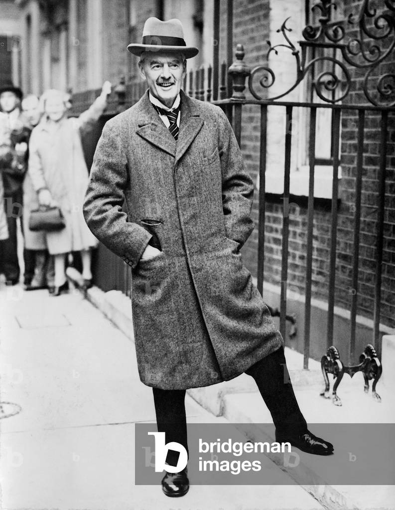 Arthur Neville Chamberlain in front of the Downing Street No. 10, 1938 (b/w photo)