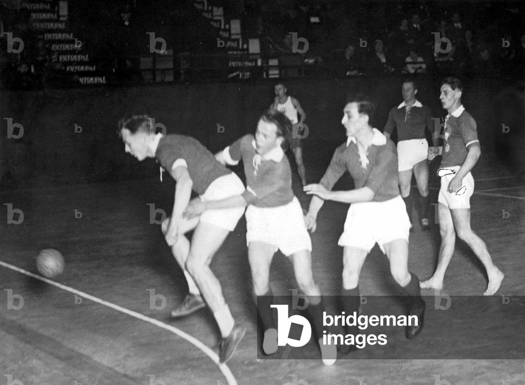 Indoor handball, 1933 (b/w photo)