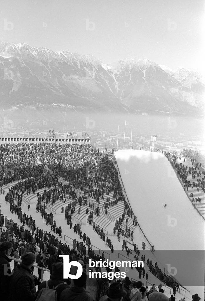 Four Hills Tournament 1963/64: individual jumping in Innsbruck, 1964 (b/w photo)