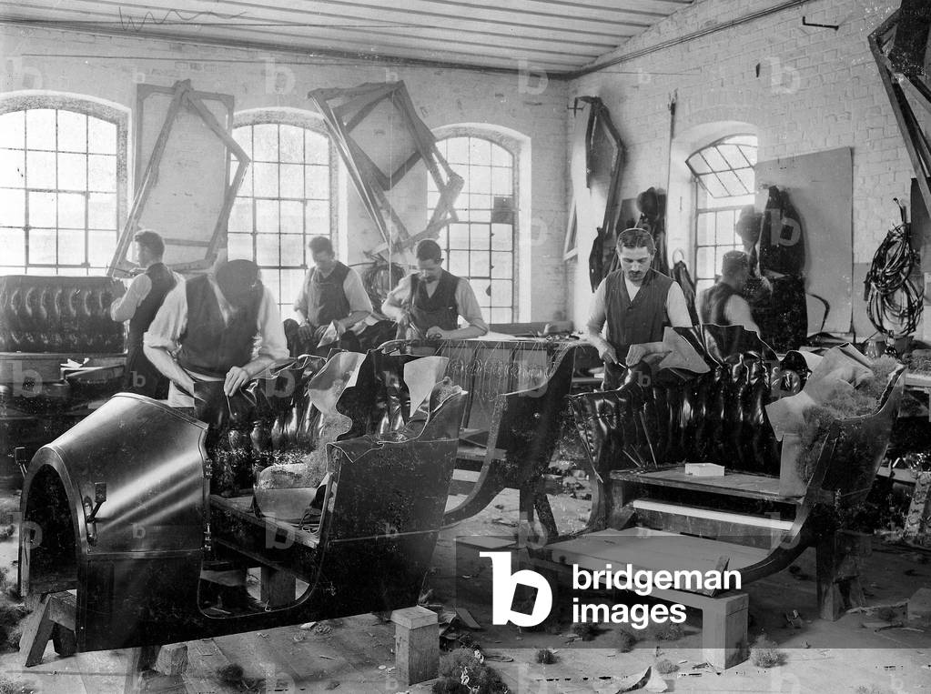 Upholstery workshop of Stoewer works, 1911 (b/w photo)