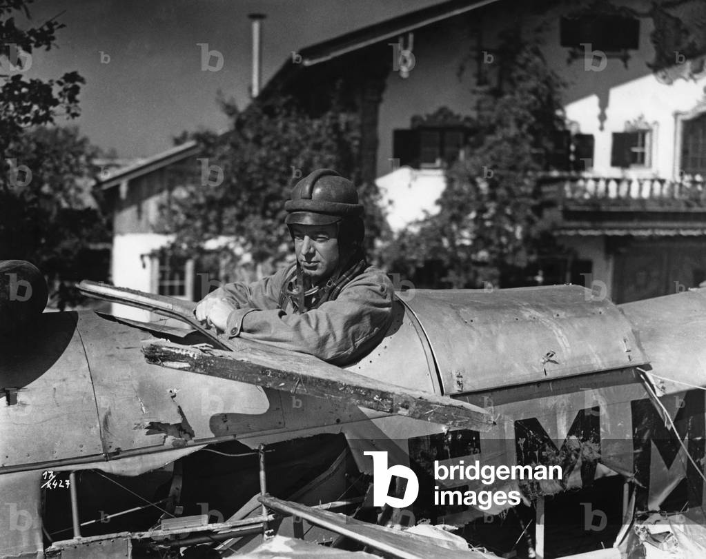 Heinz Ruehmann in Quax, der Bruchpilot (Quax the Crash Pilot), 1941