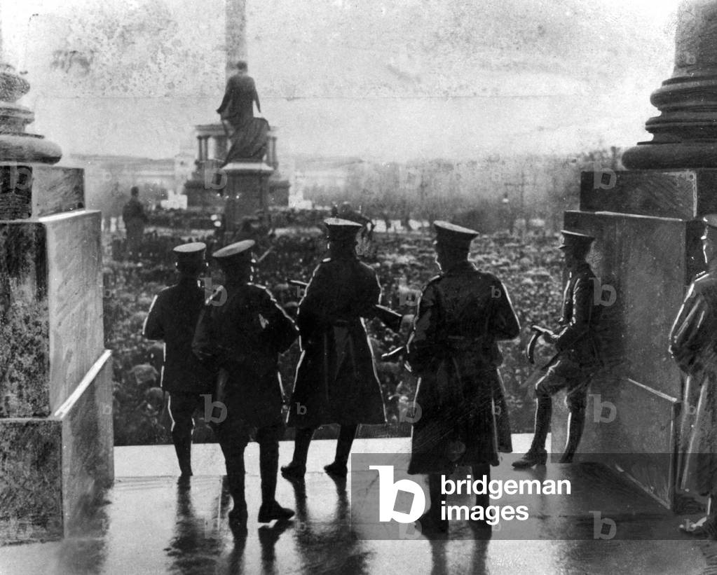 Government troops at the Reichstag, 1918