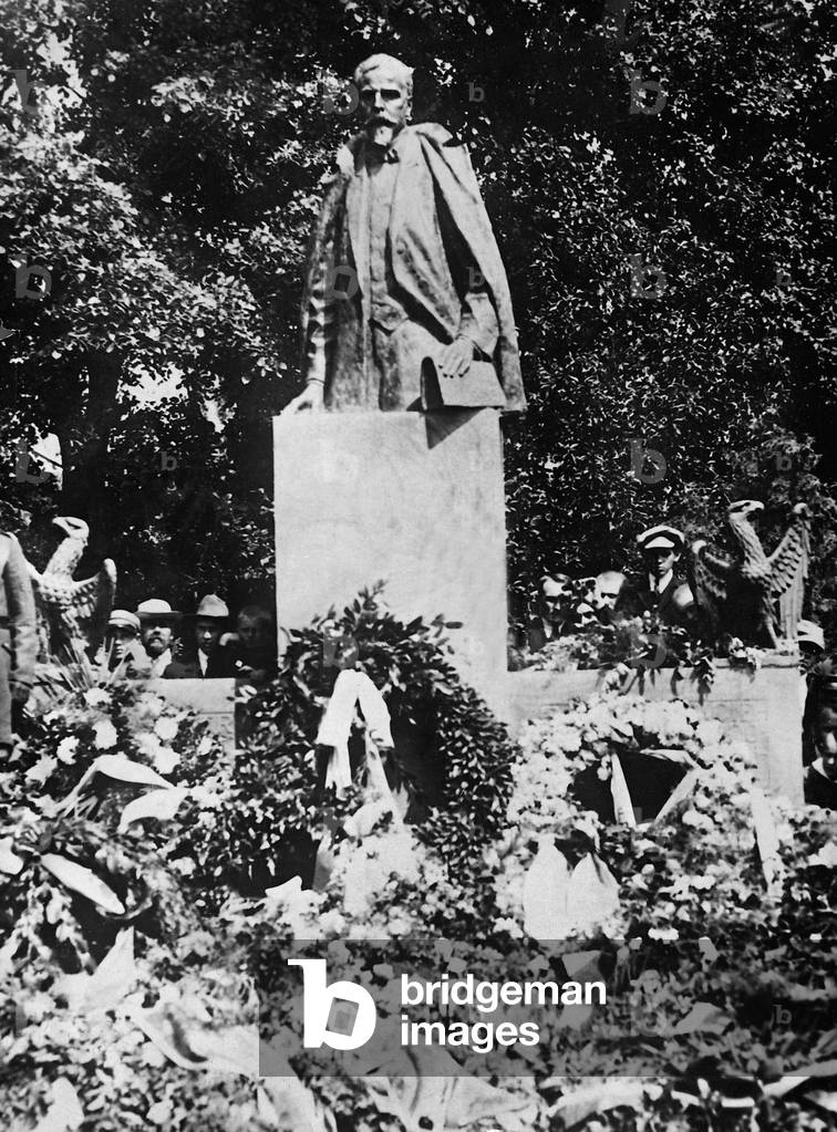 Inauguration of the Henryk Sienkiewicz memorial in Bydgoszcz, 1928 (b/w photo)