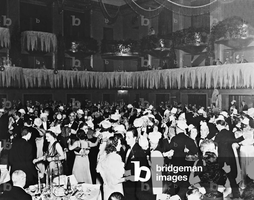 New Year's Eve celebration in the Waldorf-Astoria, 1938 (b/w photo)