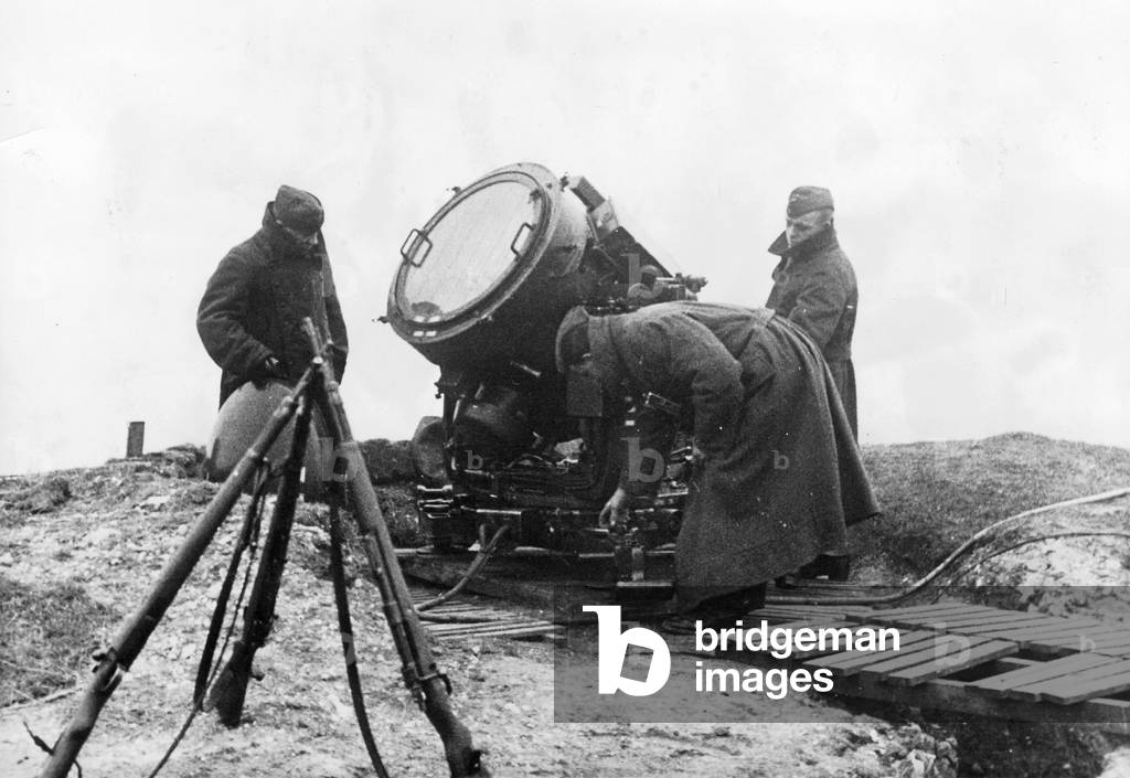 Soldiers of a German searchlight unit, 1941 (b/w photo)