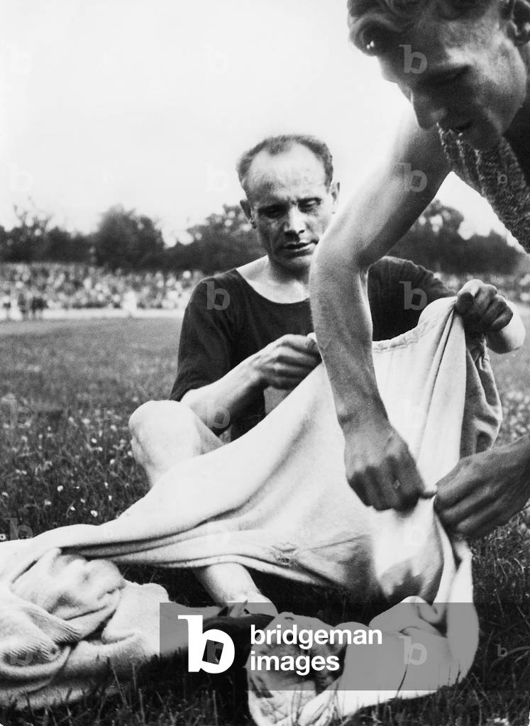 Paavo Nurmi (b/w photo)