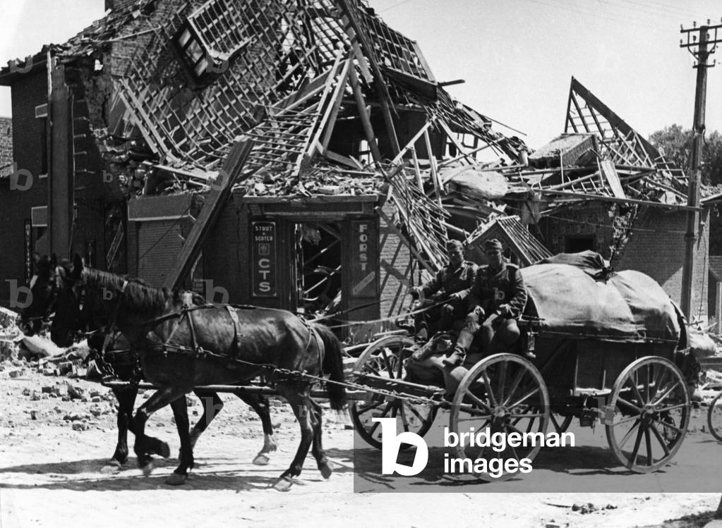 Destroyed city in France, 1940 (b/w photo)
