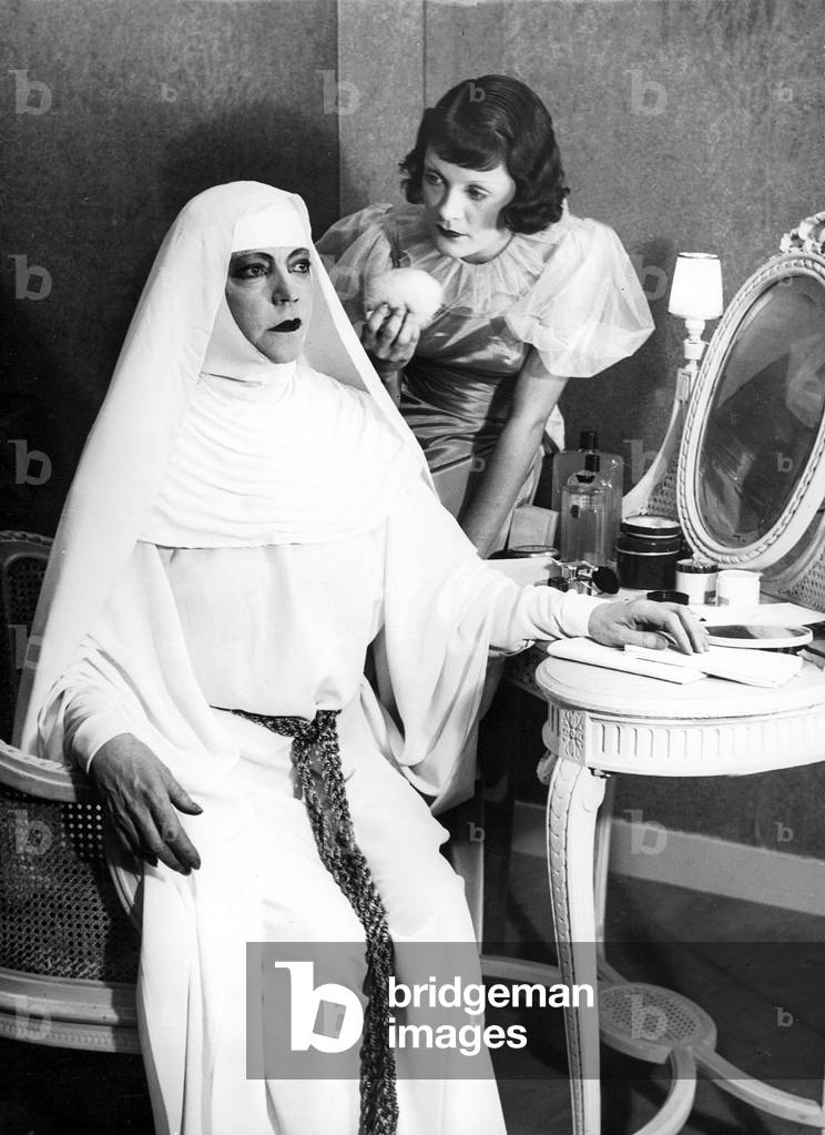 Asta Nielsen and Inge List in the comedy 'Gentlemen', 1935 (b/w photo)