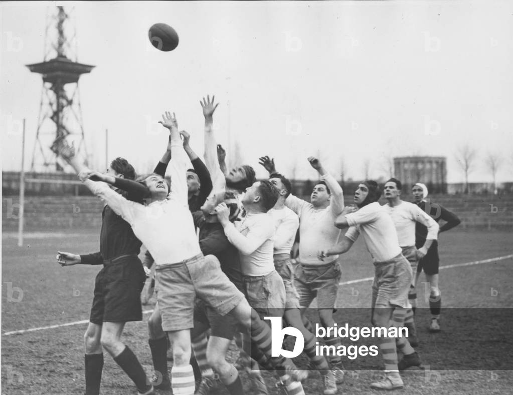 Cities game Berlin - Paris, 1937 (b/w photo)