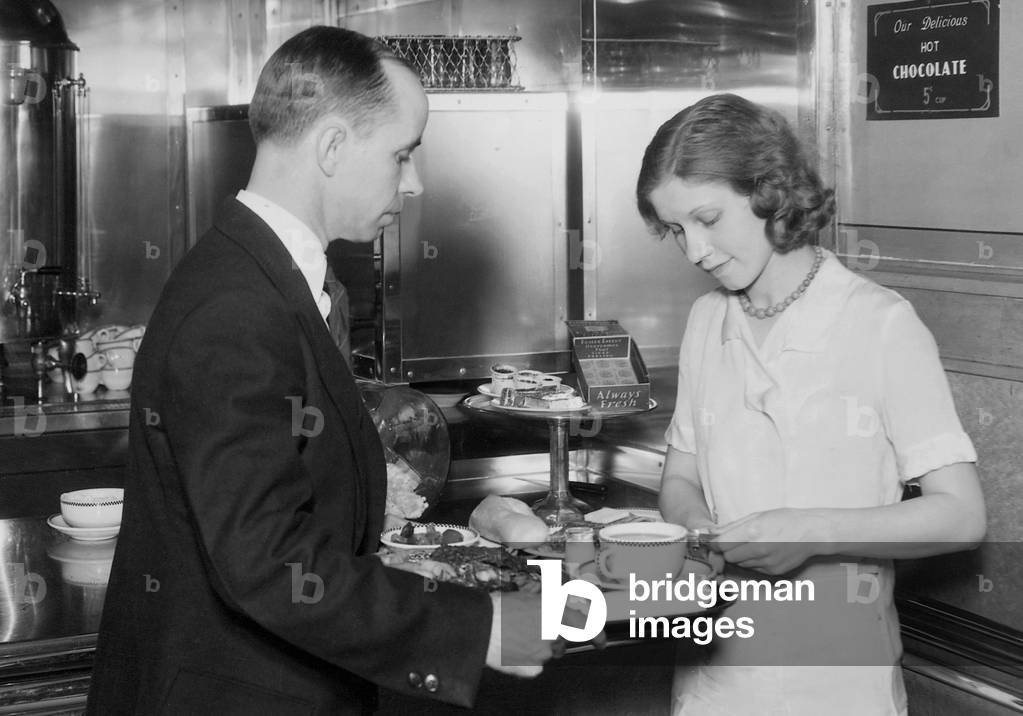 Modern self-service restaurant in New York, 1931 (b/w photo)