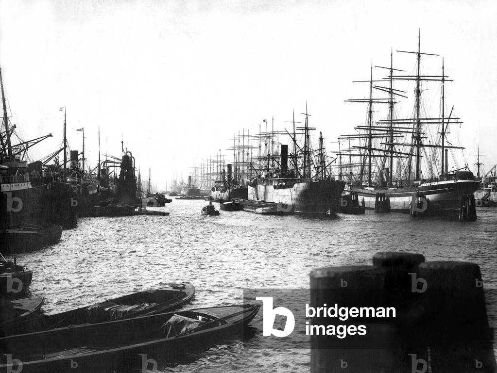 Port of Hamburg (b/w photo)