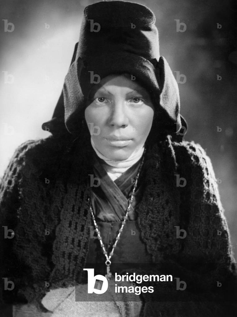 Elisabeth Flickenschildt in 'The Broken Jug', 1937 (b/w photo)