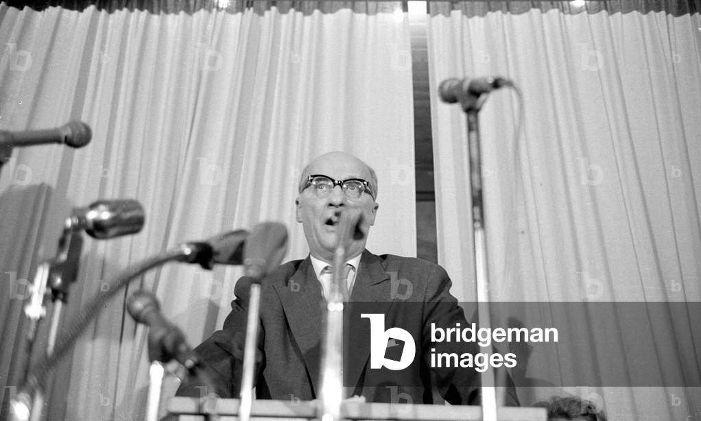 Johannes Dieckmann, President of the People's Chamber of the GDR, visits Marburg, 1961 (b/w photo)