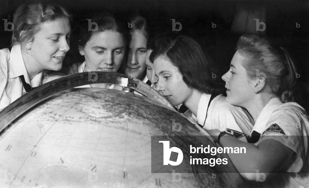 BDM girls looking at a globe, 1940 (b/w photo)
