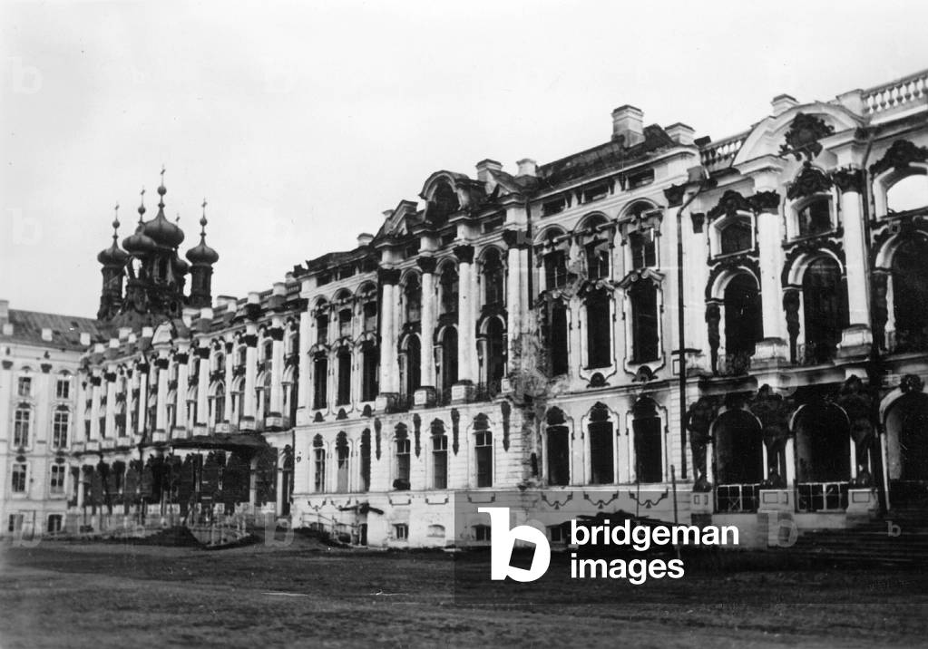 Destroyed former Czarist palace in Pushkin, 1941 (b/w photo)